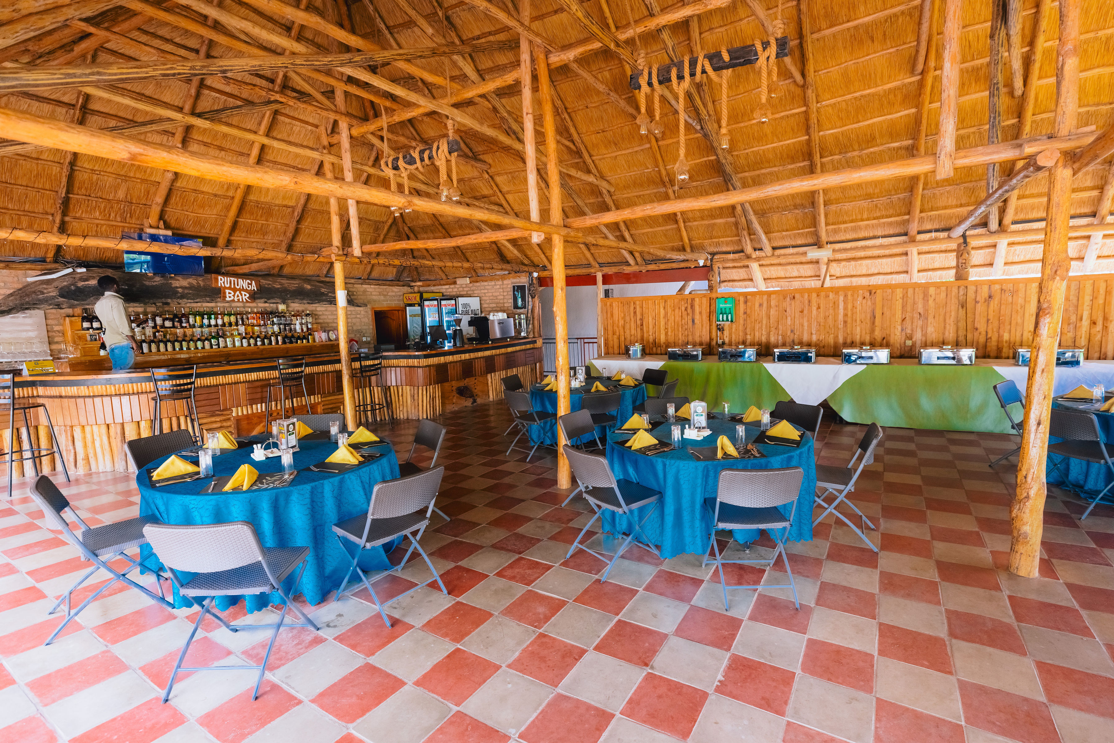 Restaurant & Bar